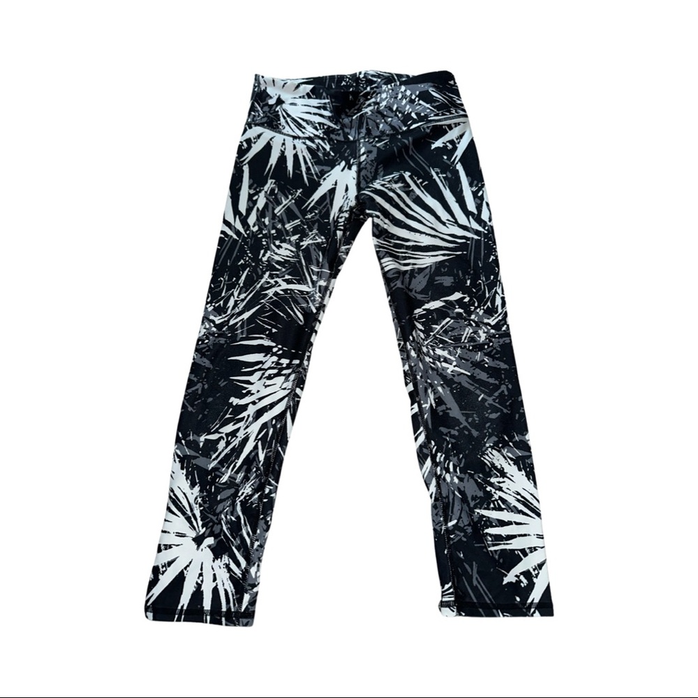 Fabletics Black and White Patterned Capri Length Leggings